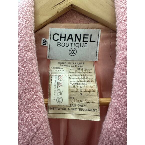Vintage Chanel Pink Wool Boucle Jacket size 40, 1994 - Picture 3 of 9